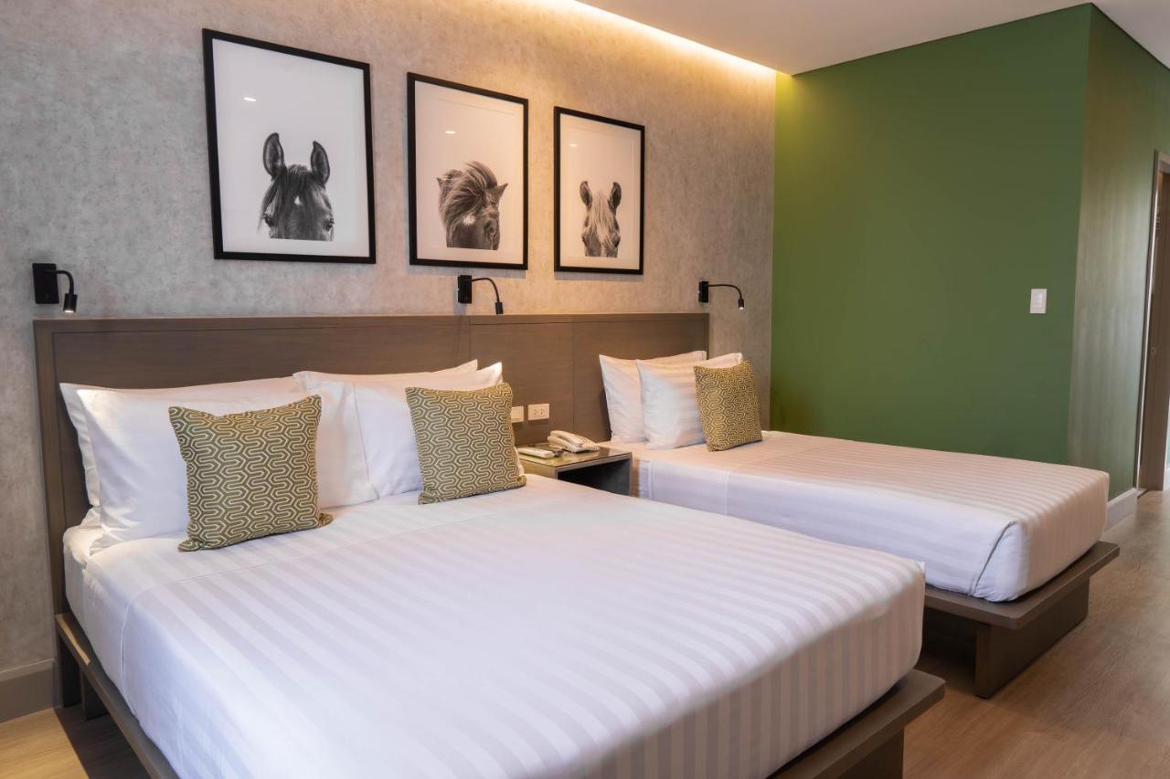 Primeway Suites Cebu Buitenkant foto
