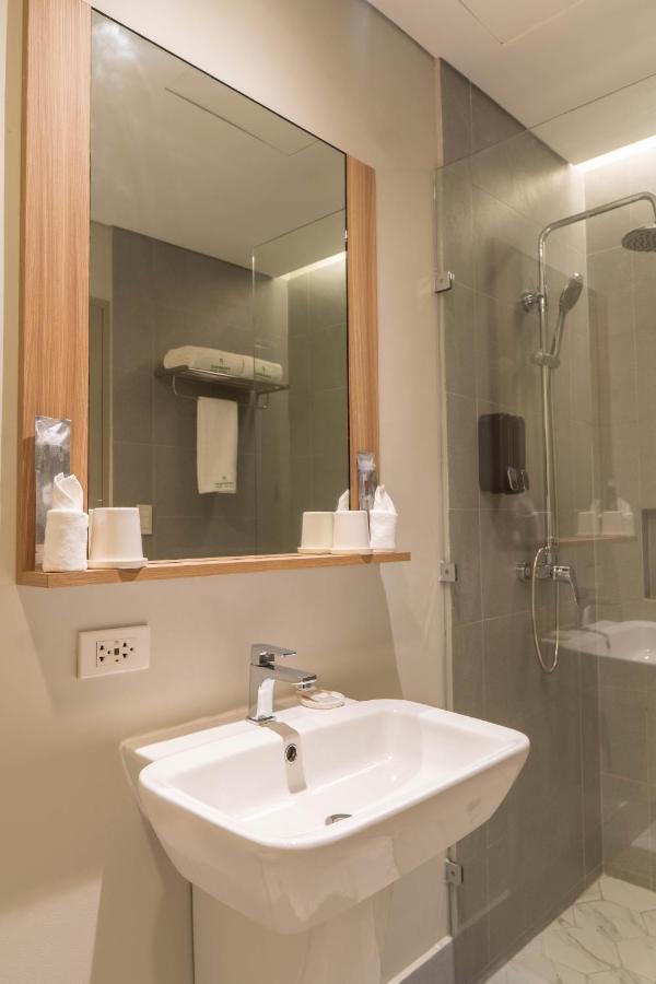 Primeway Suites Cebu Buitenkant foto