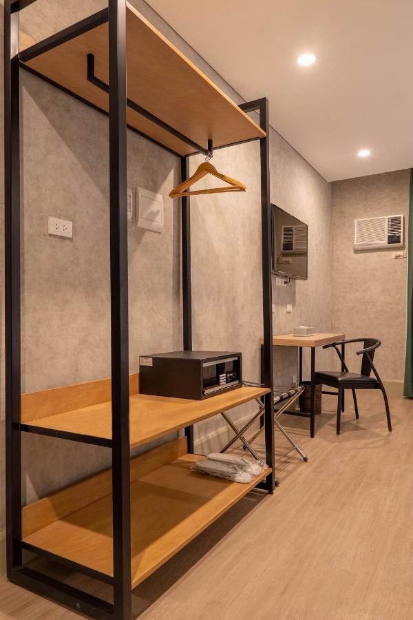 Primeway Suites Cebu Buitenkant foto