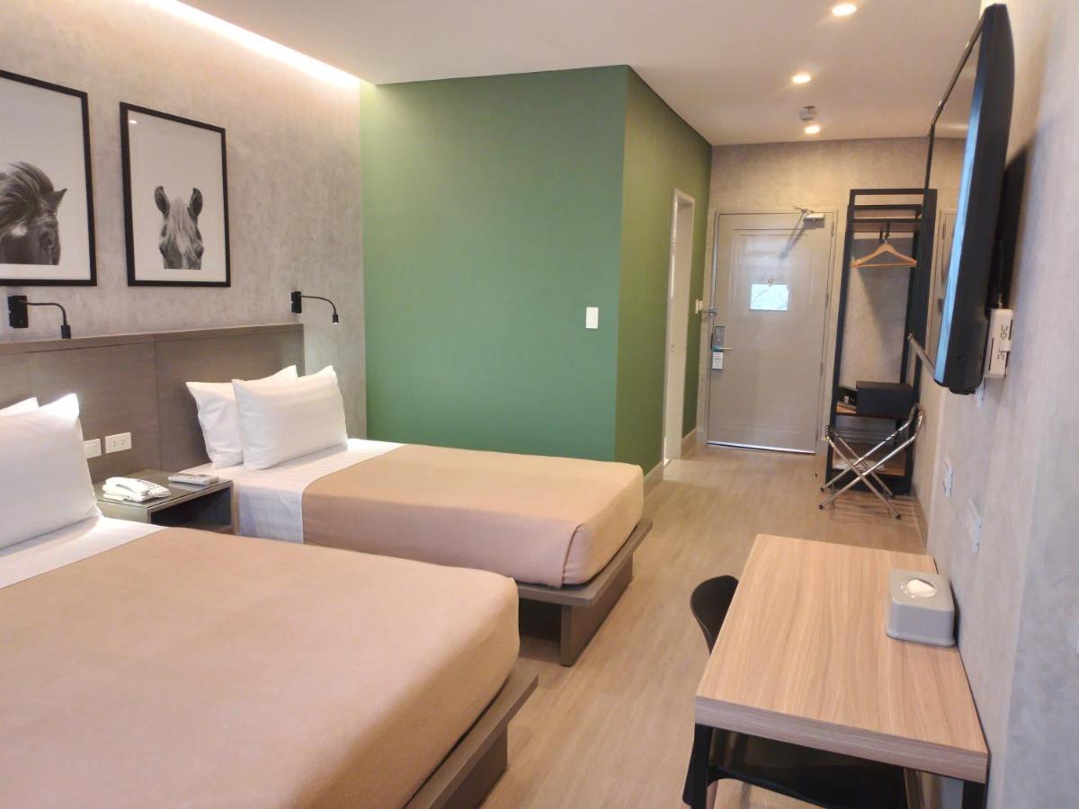 Primeway Suites Cebu Buitenkant foto